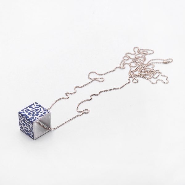 Abstract Curves Pendant - Square Logic - Jewellery and Objects for the Design Enthusiast - karakalpaki.com