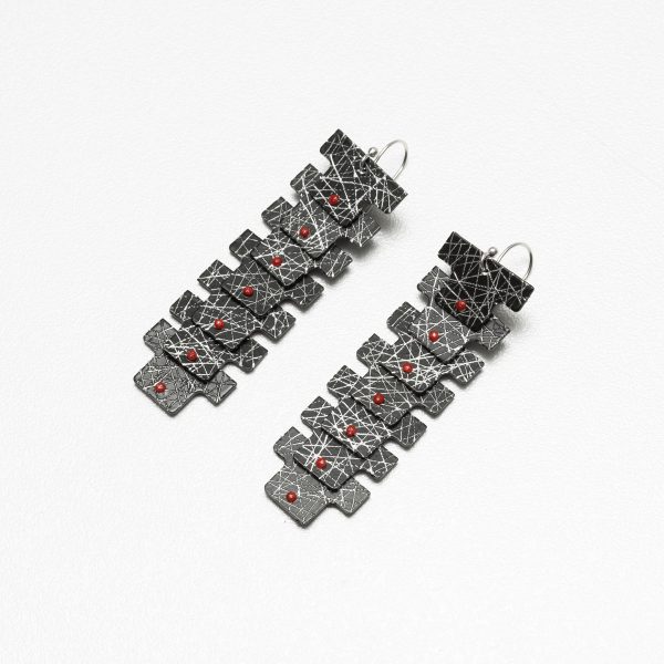 Lined-up T shirt Earrings Black - T series - Jewellery and Objects for the design enthusiast - karakalpaki.com